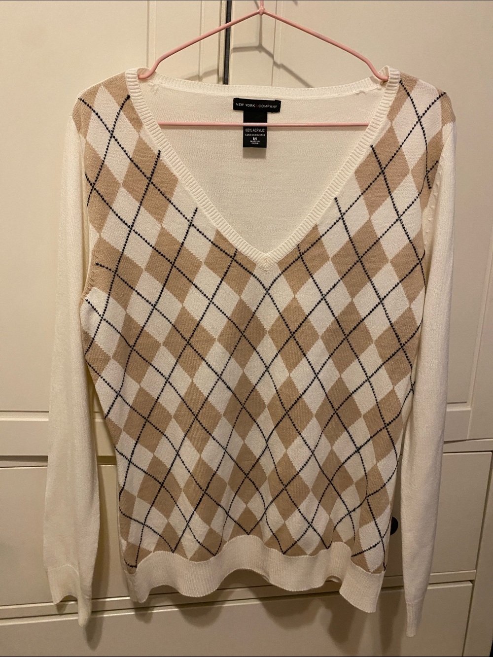 New York & Company Cream and Tan Argyle V-Neck Sweater Sz M